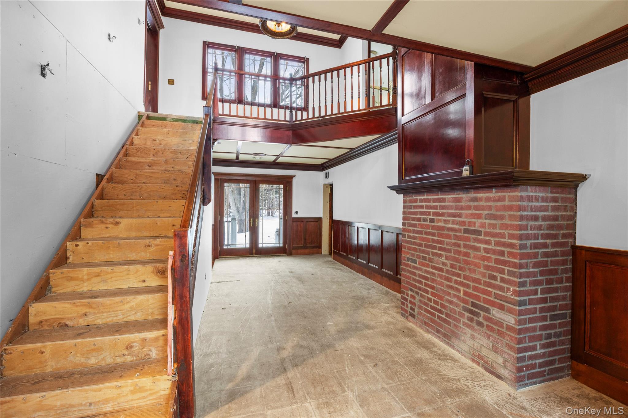 161 Seaman Neck Road Dix Hills, NY 11746 - Photo 4 of 50