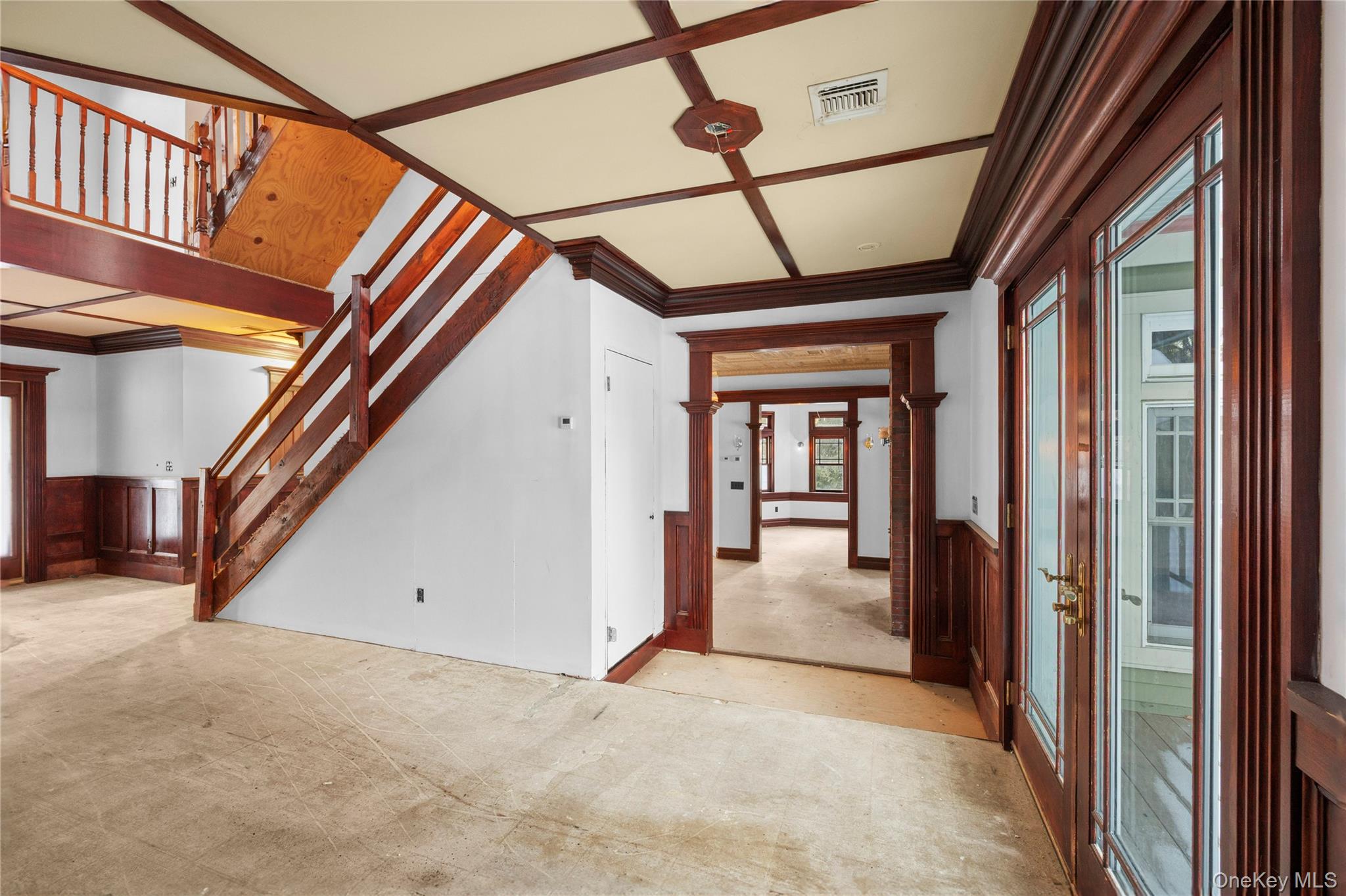 161 Seaman Neck Road Dix Hills, NY 11746 - Photo 7 of 50