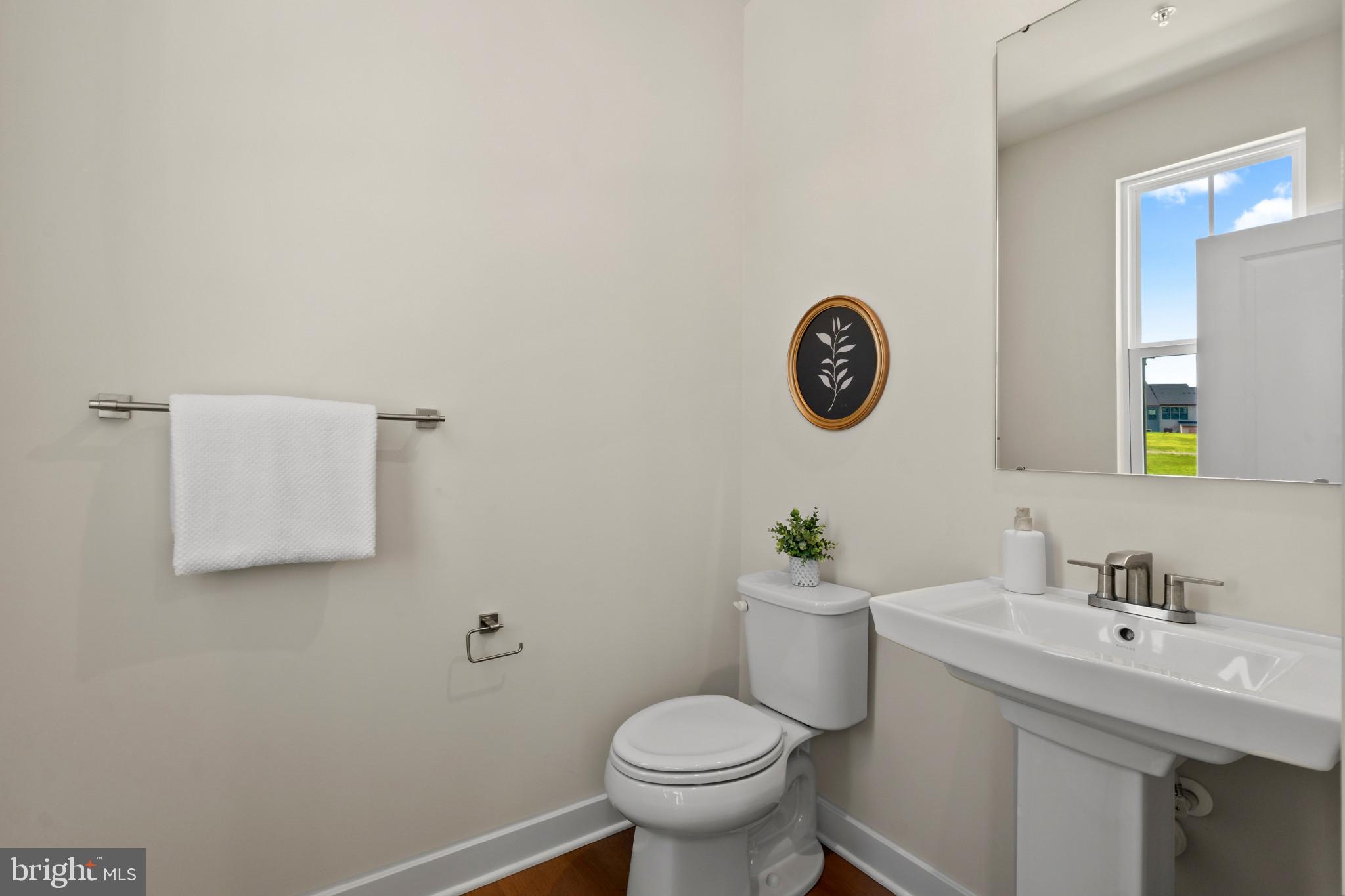 13826 Ridgeview Court Cockeysville, MD 21030 - Photo 14 of 46 Main Level Powder Bath