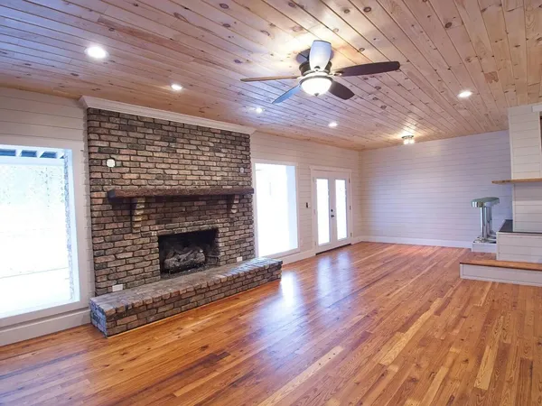 $1,800 | 821 North Brett Street, Crestview, FL 32536