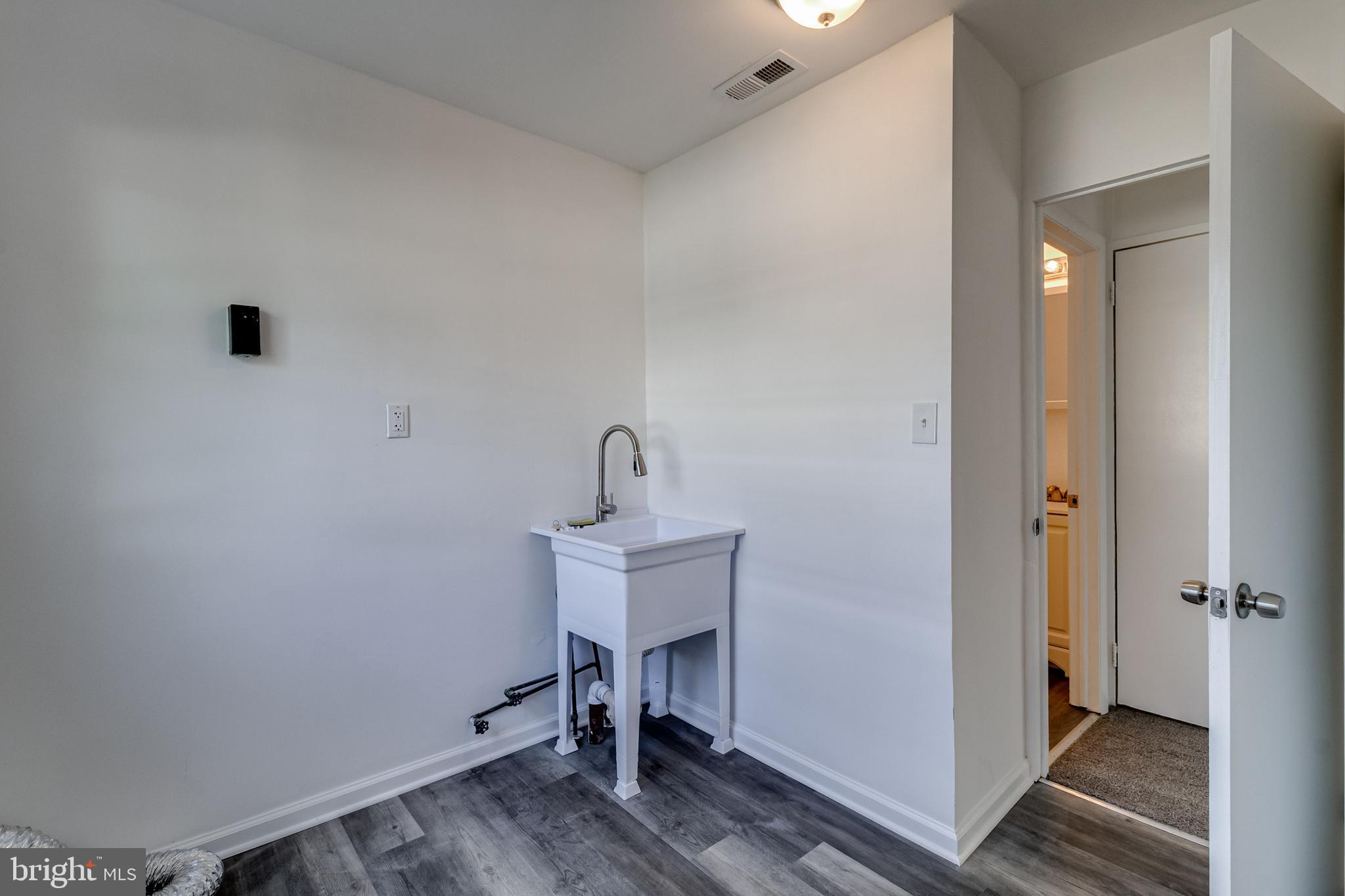 1318 Wilson Point Road Baltimore, MD 21220 - Photo 20 of 26 Laundry room