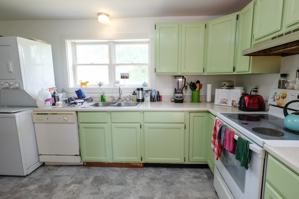 152 Town House Road Union, ME 04862 - Photo 4 of 27 4094B50A-0690-44D5-BDB9-93798070085A-446