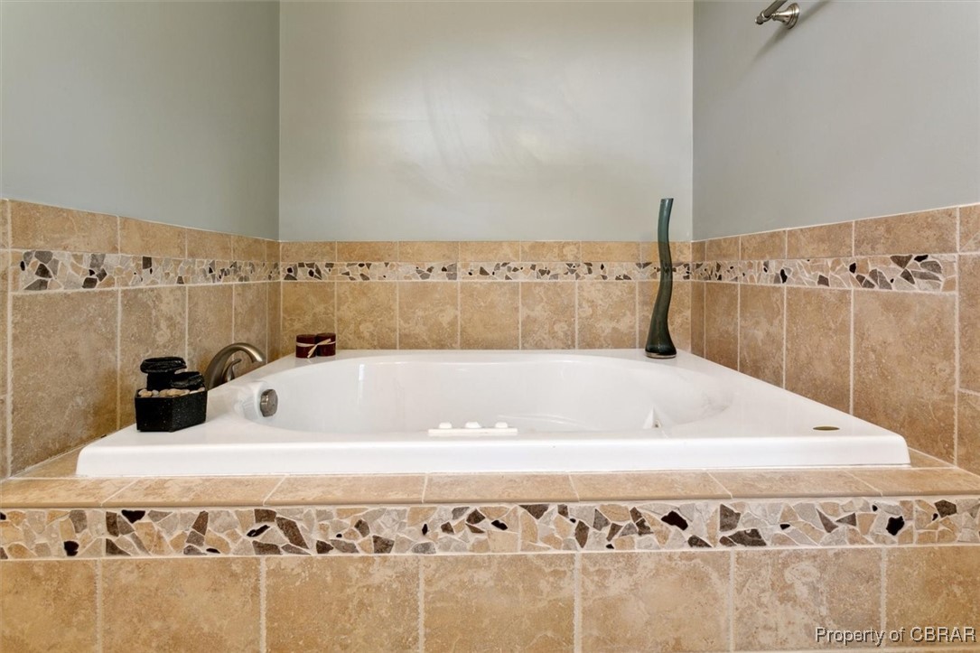 345 Fox Hill Road Hampton, VA 23669 - Photo 29 of 46 Bathroom featuring a garden tub