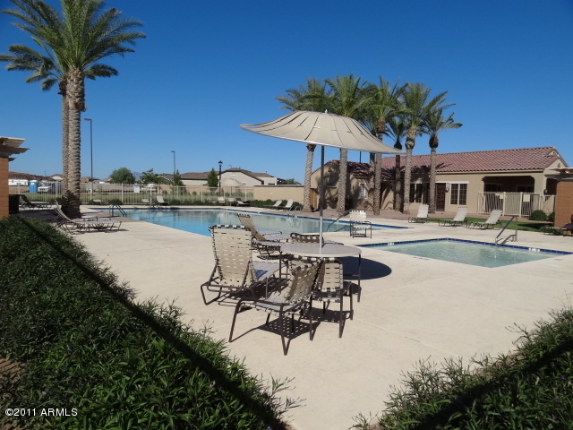 3299 East Franklin Avenue Gilbert, AZ 85295 - Photo 14 of 37 023-324396 COMMUNITY POOL AREA
