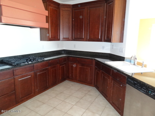 3299 East Franklin Avenue Gilbert, AZ 85295 - Photo 32 of 37 023-324396 KITCHEN ALTERNATE