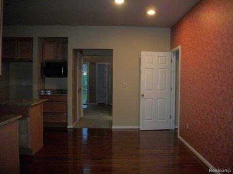 111 Oakbridge Drive Rochester, MI 48306 - Photo 6 of 19 100_7592.JPG