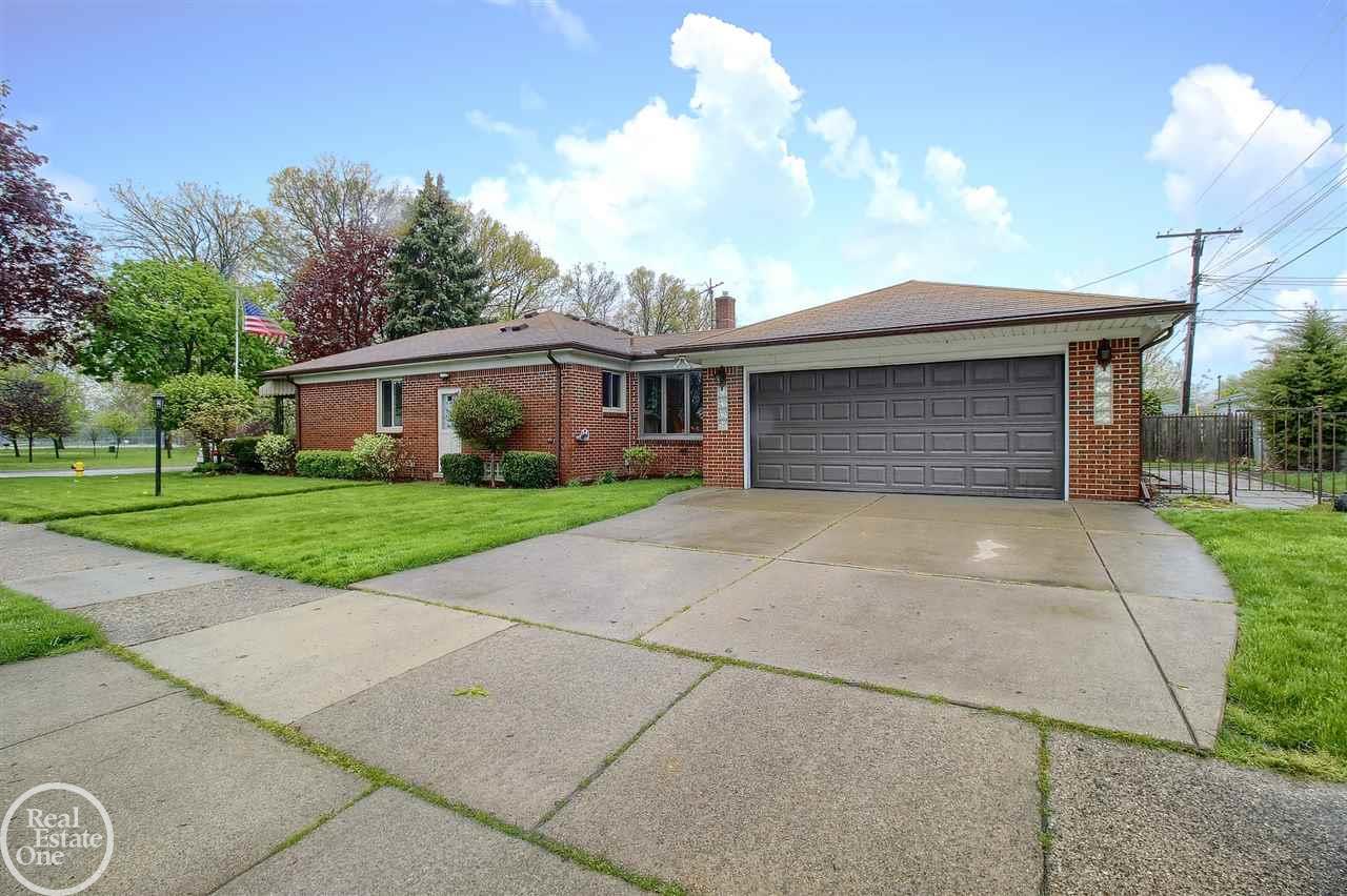 19381 Stephens Eastpointe, MI 48021 - Photo 4 of 34