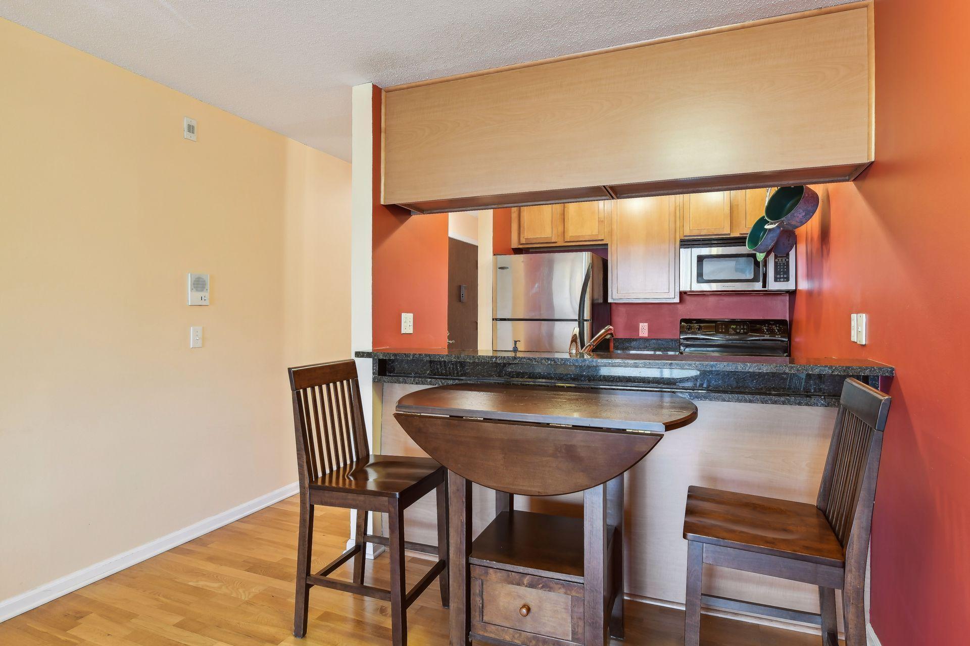 520 Ridgewood Avenue, Unit 202 Minneapolis, MN 55403 - Photo 3 of 16 Gallery Image 3