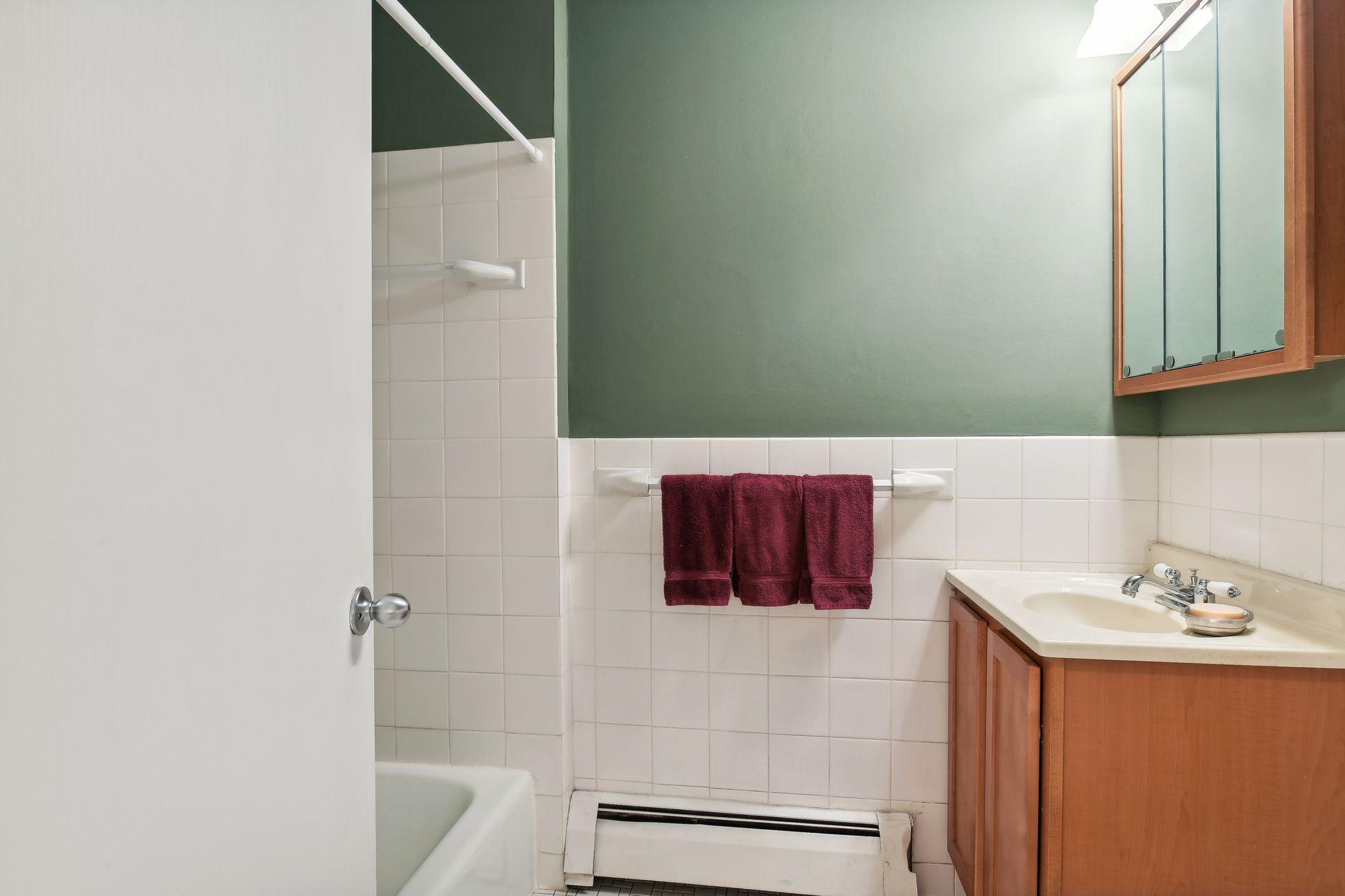 520 Ridgewood Avenue, Unit 202 Minneapolis, MN 55403 - Photo 9 of 16 Gallery Image 9