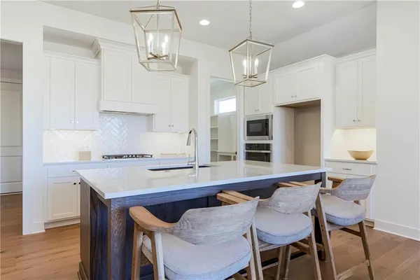 $704,348 | 4218 West 158th Terrace, Overland Park, KS 66224