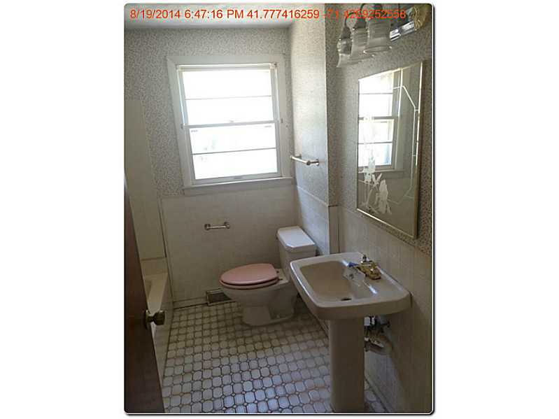 27 Burnside Street Warwick, RI 02886 - Photo 7 of 13 Bathroom.