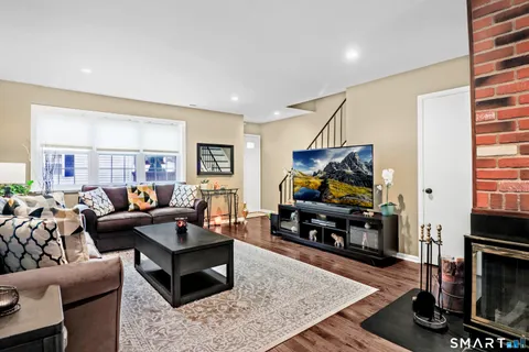 $3,300 | 14 1/2 Fairview Avenue, Unit B3, Norwalk, CT 06850