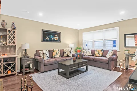 $3,300 | 14 1/2 Fairview Avenue, Unit B3, Norwalk, CT 06850