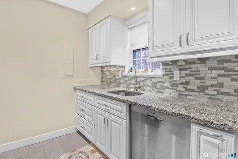 $3,300 | 14 1/2 Fairview Avenue, Unit B3, Norwalk, CT 06850