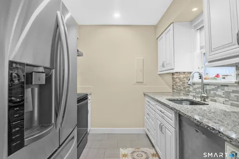 $3,300 | 14 1/2 Fairview Avenue, Unit B3, Norwalk, CT 06850