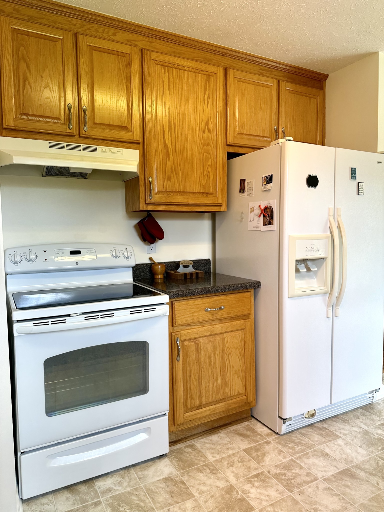 26 Ridgeline Drive Fayetteville, TN 37334 - Photo 13 of 39 a kitchen with granite countertop white cabinets and white appliances
