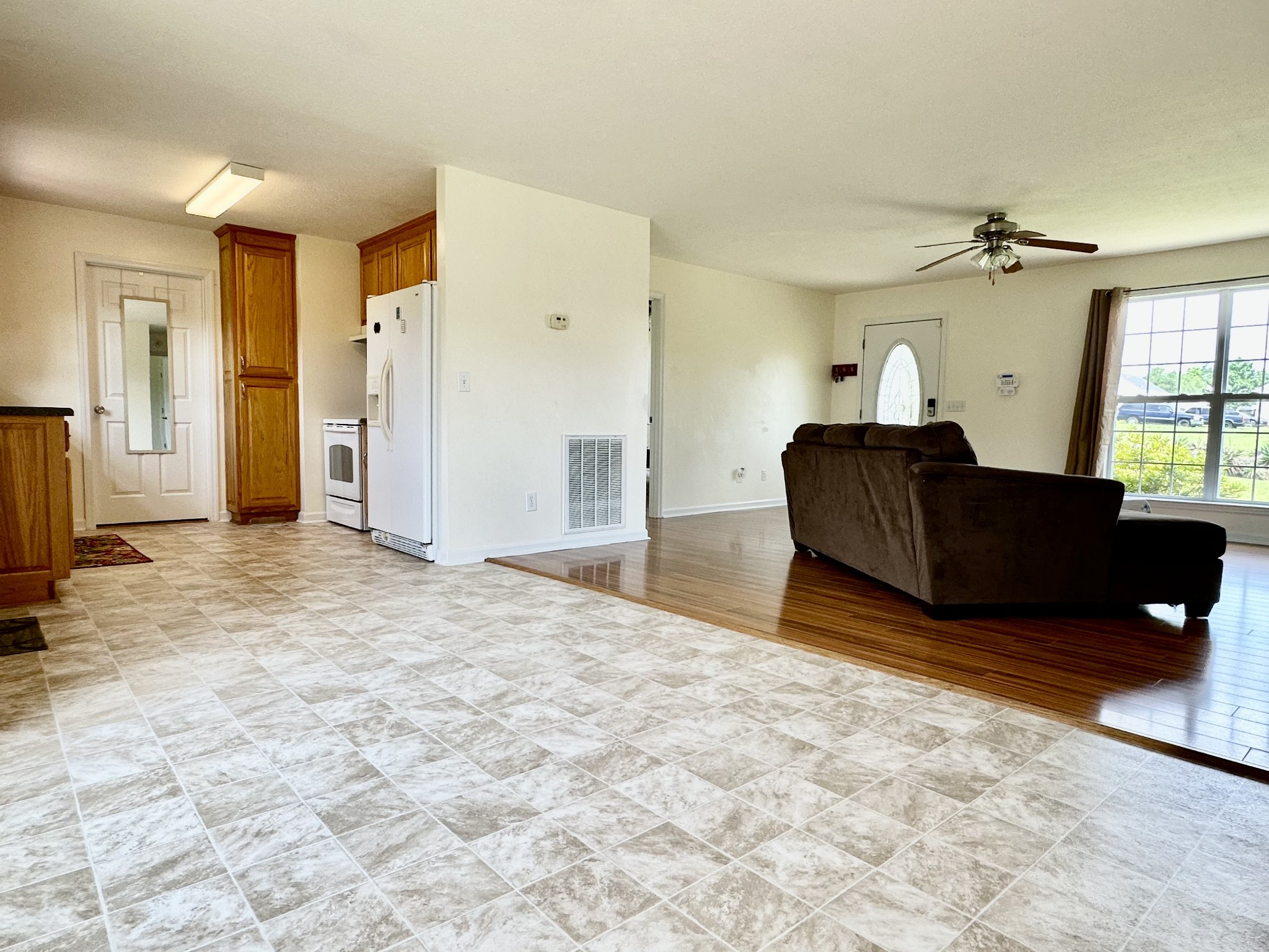 26 Ridgeline Drive Fayetteville, TN 37334 - Photo 5 of 39 a living room with furniture