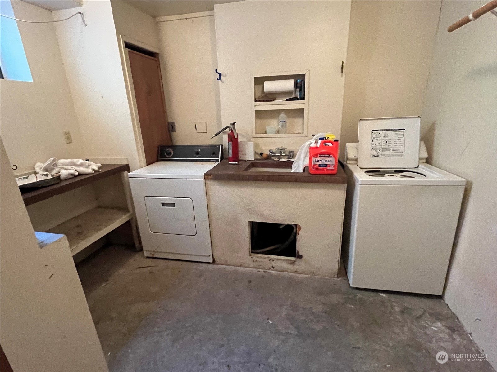 1481 Griffith Point Road Nordland, WA 98358 - Photo 17 of 39 a utility room with dryer and washer