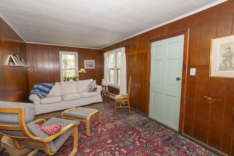 115 Ontario Road Niles, MI 49120 - Photo 11 of 40 115 Ontario Rd Niles Living room 2