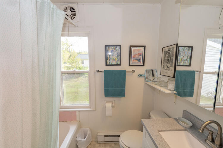 115 Ontario Road Niles, MI 49120 - Photo 15 of 40 115 Ontario Rd Niles Bathroom 2