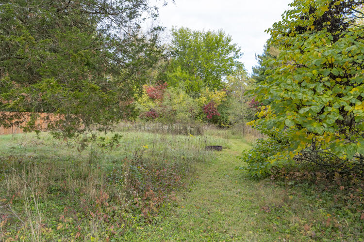 115 Ontario Road Niles, MI 49120 - Photo 34 of 40 115 Ontario Rd Niles Yard 5