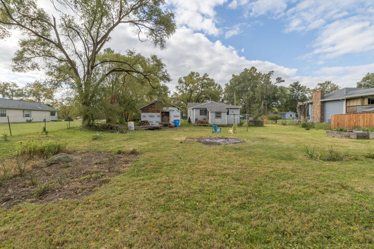 115 Ontario Road Niles, MI 49120 - Photo 36 of 40 115 Ontario Rd Niles Yard 7