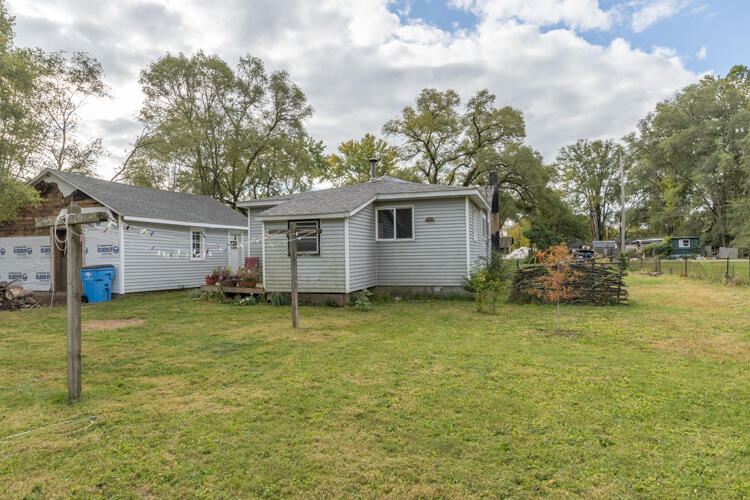 115 Ontario Road Niles, MI 49120 - Photo 38 of 40 115 Ontario Rd Niles Yard 9