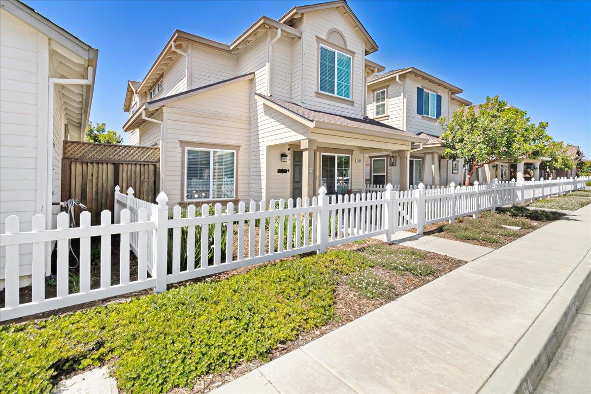 12833 Rogge Village Loop Salinas, CA 93906 - Photo 3 of 55