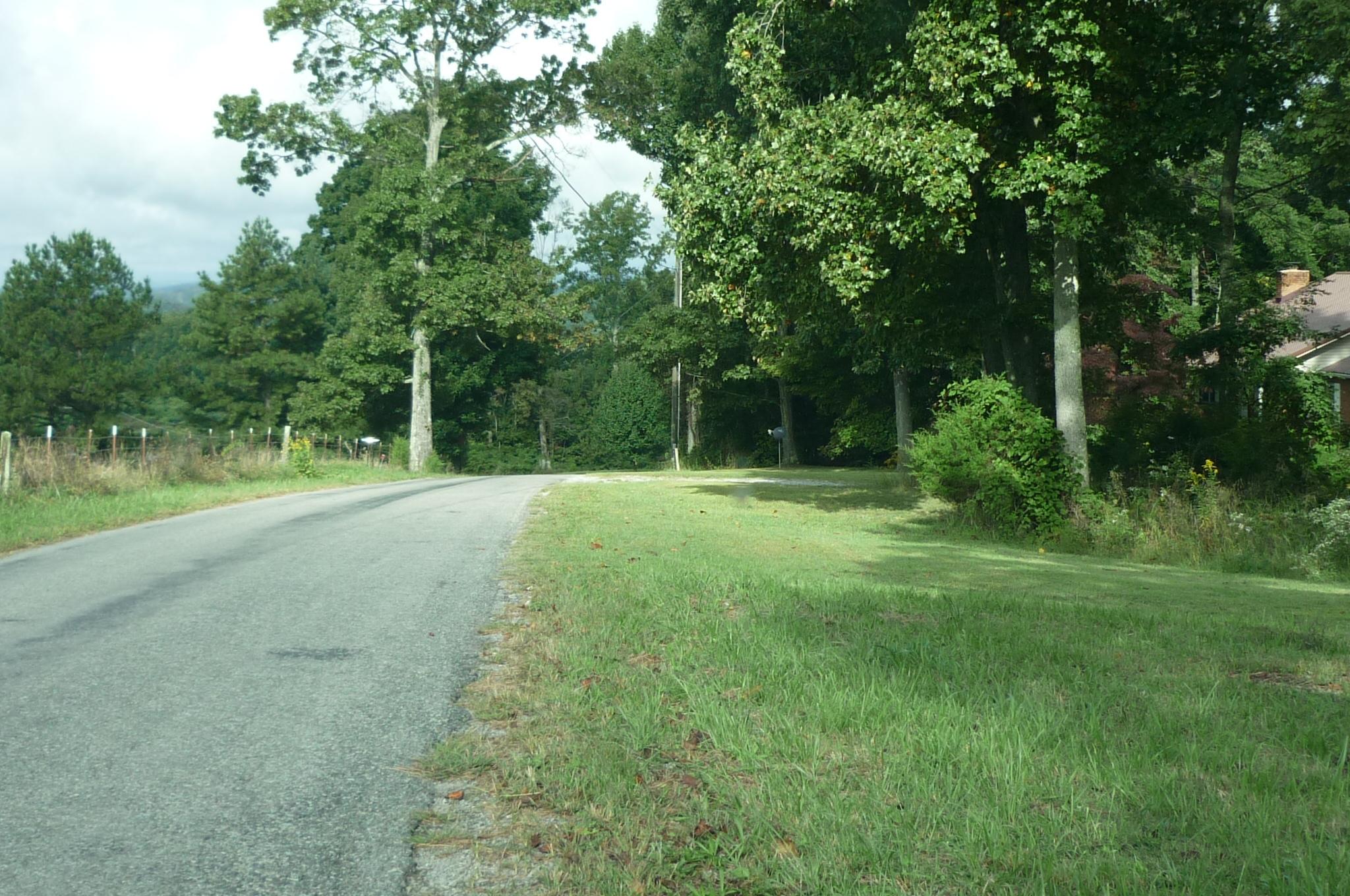 1.78-ac Fox Hunter Road Maynardville, TN 37807 - Photo 2 of 4 Road side view