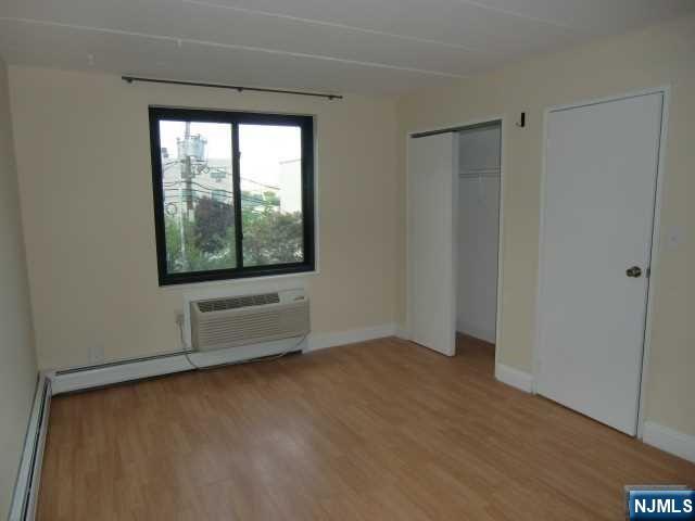 9 Columbia Terrace, Unit 1B Edgewater, NJ 07020 - Photo 11 of 19