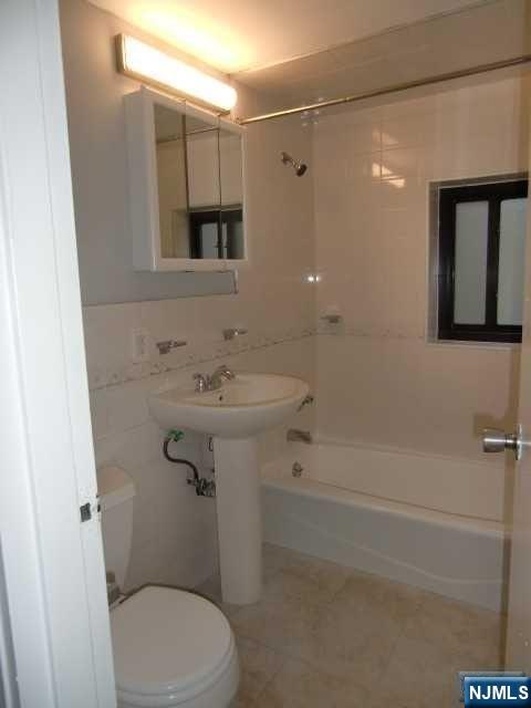 9 Columbia Terrace, Unit 1B Edgewater, NJ 07020 - Photo 16 of 19