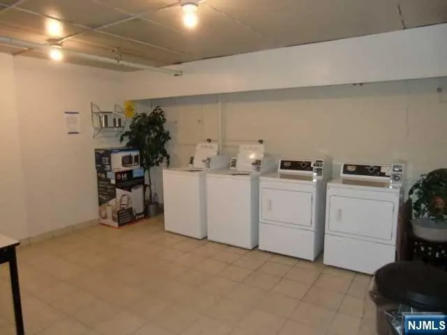 $1,675 | 9 Columbia Terrace, Unit 1B, Edgewater, NJ 07020