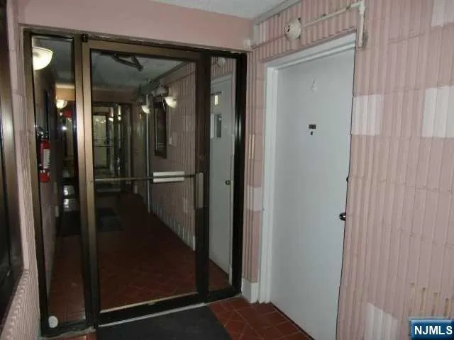 $1,675 | 9 Columbia Terrace, Unit 1B, Edgewater, NJ 07020