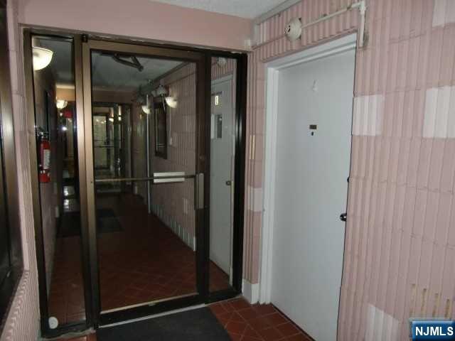 9 Columbia Terrace, Unit 1B Edgewater, NJ 07020 - Photo 3 of 19