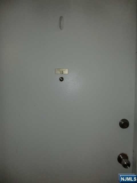 9 Columbia Terrace, Unit 1B Edgewater, NJ 07020 - Photo 4 of 19