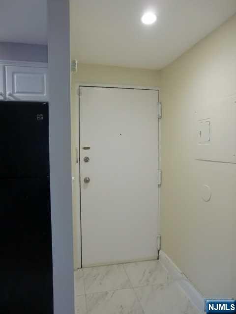 9 Columbia Terrace, Unit 1B Edgewater, NJ 07020 - Photo 5 of 19