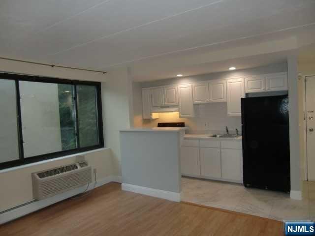 9 Columbia Terrace, Unit 1B Edgewater, NJ 07020 - Photo 7 of 19