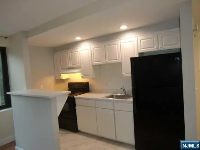 $1,675 | 9 Columbia Terrace, Unit 1B, Edgewater, NJ 07020