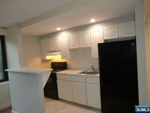 9 Columbia Terrace, Unit 1B Edgewater, NJ 07020 - Photo 8 of 19