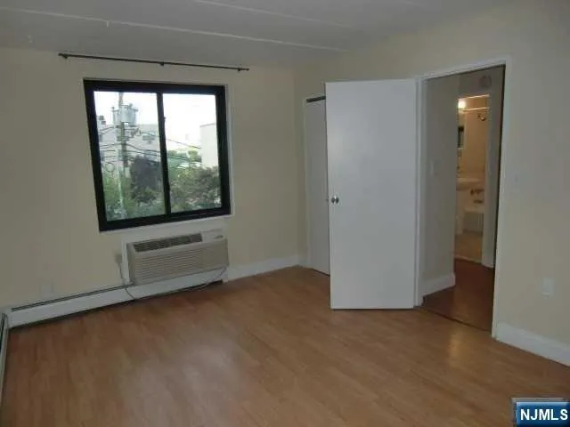 $1,675 | 9 Columbia Terrace, Unit 1B, Edgewater, NJ 07020