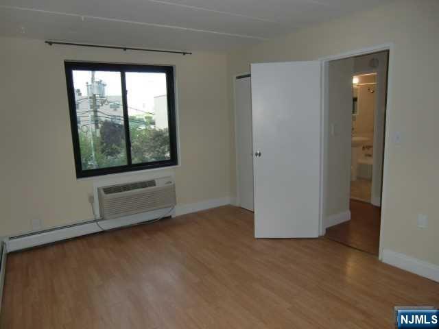 9 Columbia Terrace, Unit 1B Edgewater, NJ 07020 - Photo 10 of 19