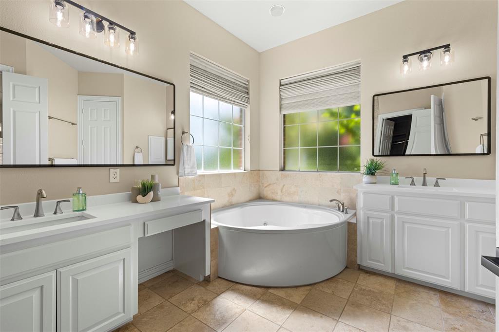 2070 Azalea Trail Irving, TX 75063 - Photo 16 of 36 a bathroom with a tub a sink and mirror