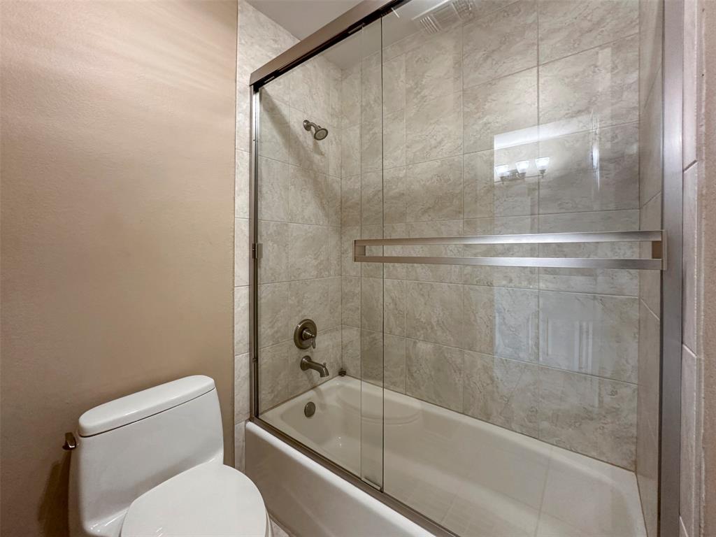 2070 Azalea Trail Irving, TX 75063 - Photo 30 of 36 a bathroom with a toilet and a bathtub