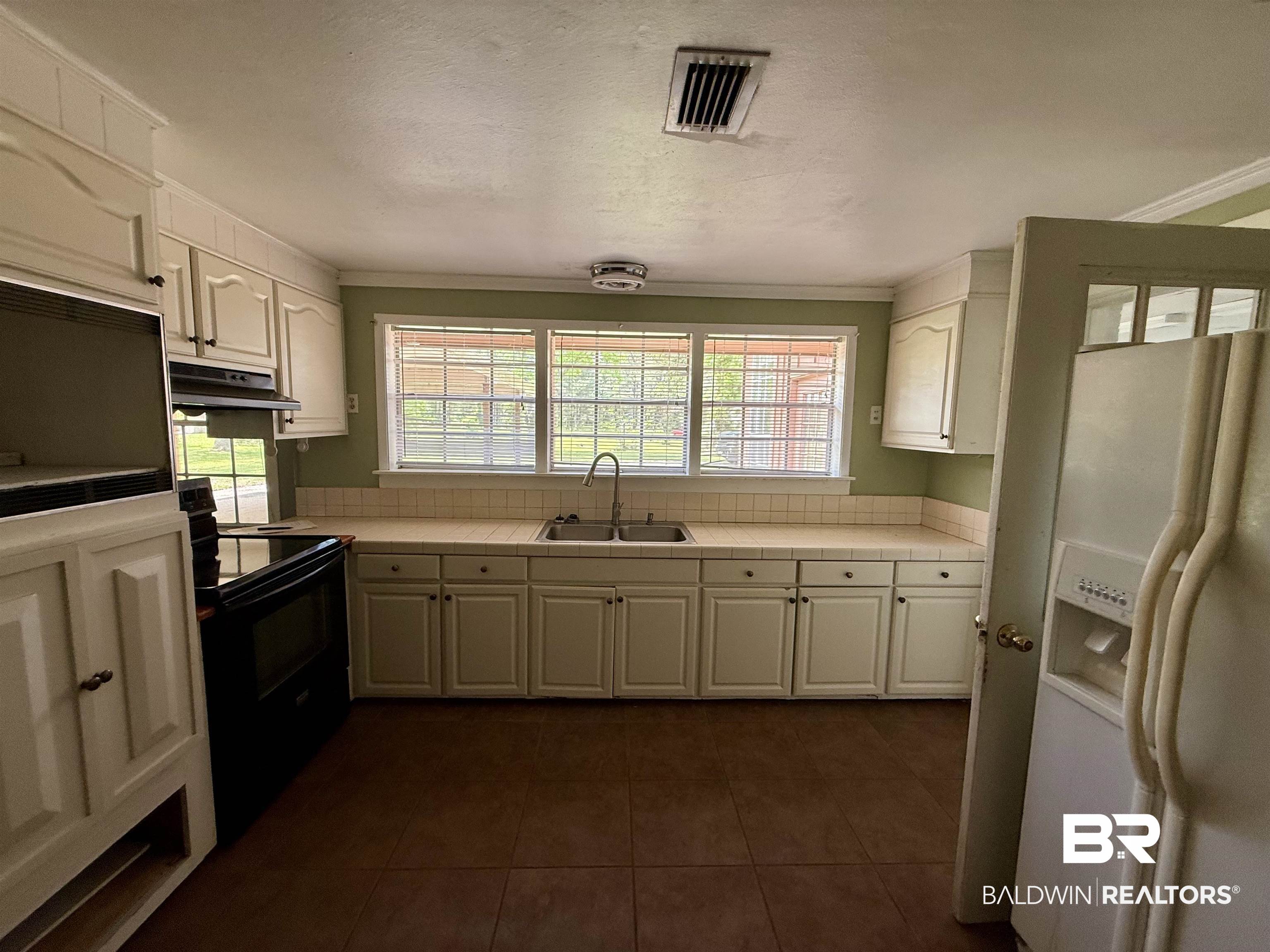 23448 Rains Road Daphne, AL 36526 - Photo 9 of 19 Gallery Image 9