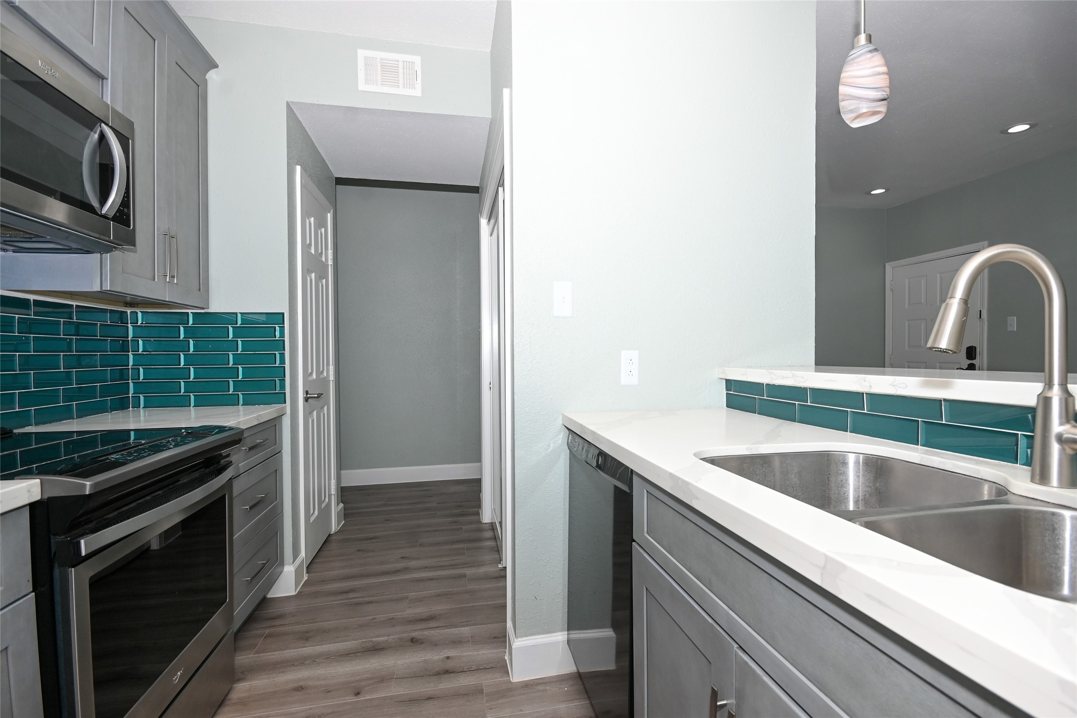 18809 Egret Bay Boulevard, Unit 112 Webster, TX 77058 - Photo 13 of 48 a kitchen with a sink and a stove top oven