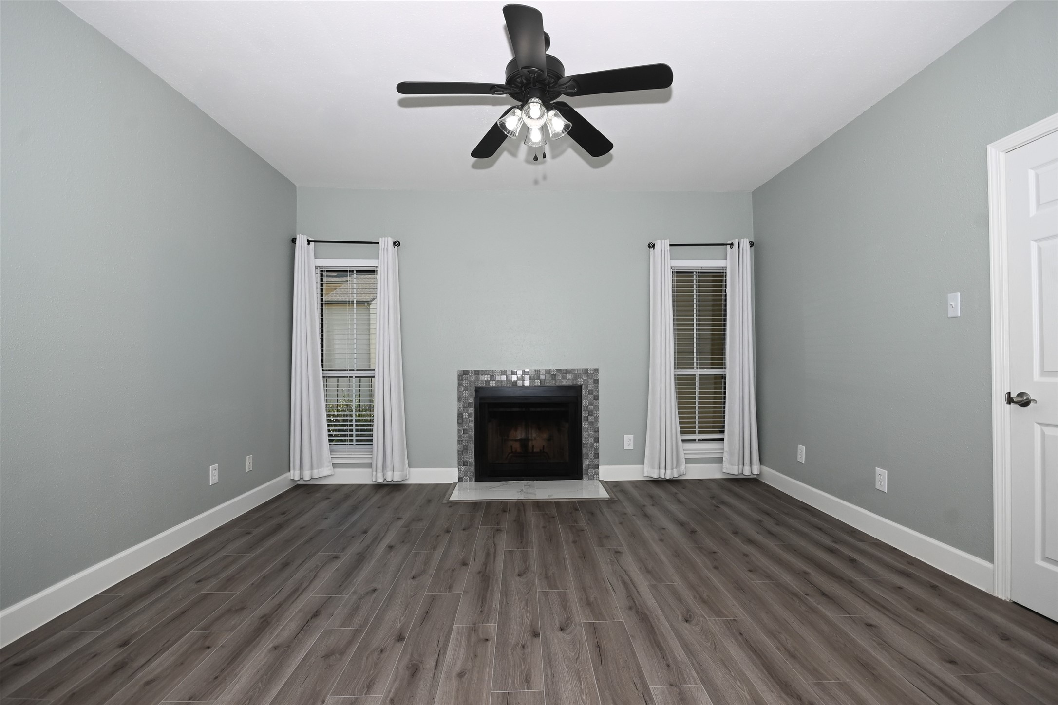 18809 Egret Bay Boulevard, Unit 112 Webster, TX 77058 - Photo 20 of 48 a view of an empty room with wooden floor fireplace and a window