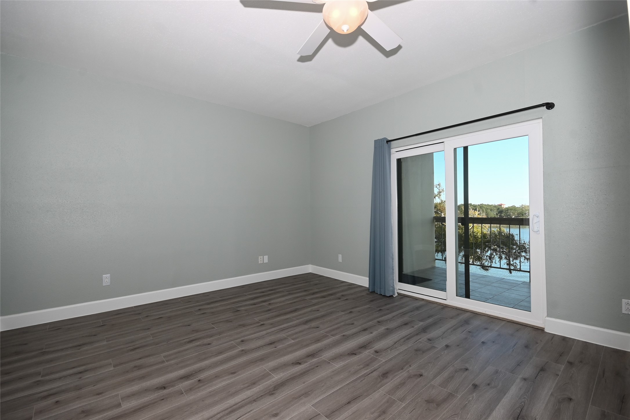 18809 Egret Bay Boulevard, Unit 112 Webster, TX 77058 - Photo 29 of 48 a view of an empty room with wooden floor and a window