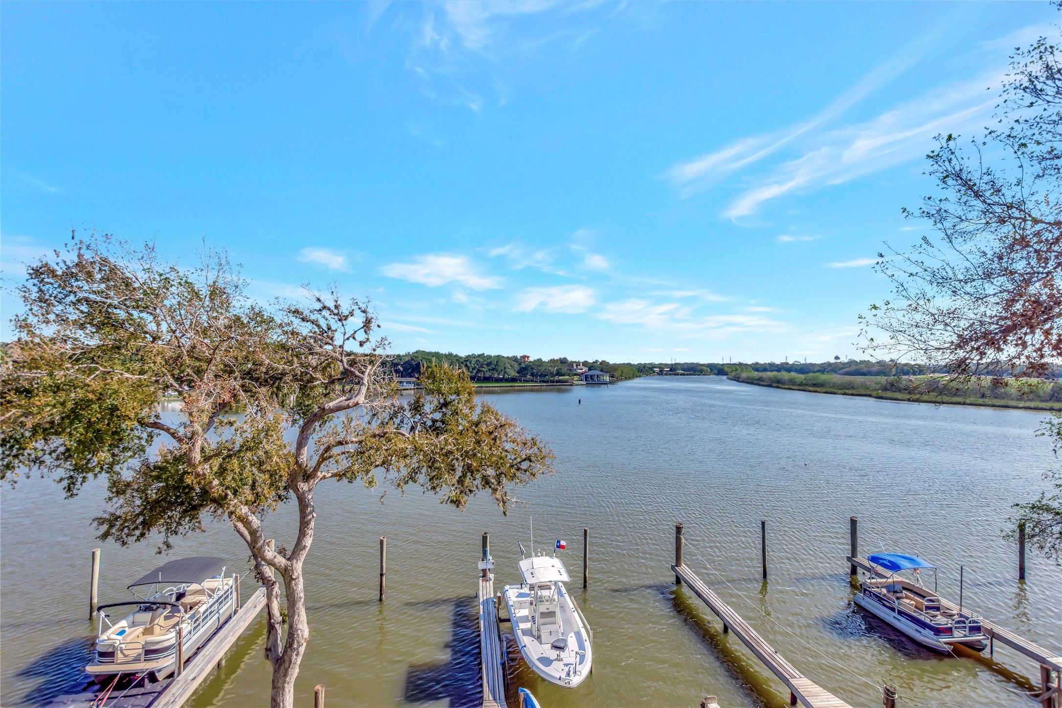 18809 Egret Bay Boulevard, Unit 112 Webster, TX 77058 - Photo 40 of 48 a view of a terrace with furniture