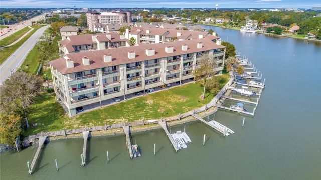 $2,400 | 18809 Egret Bay Boulevard, Unit 112, Webster, TX 77058