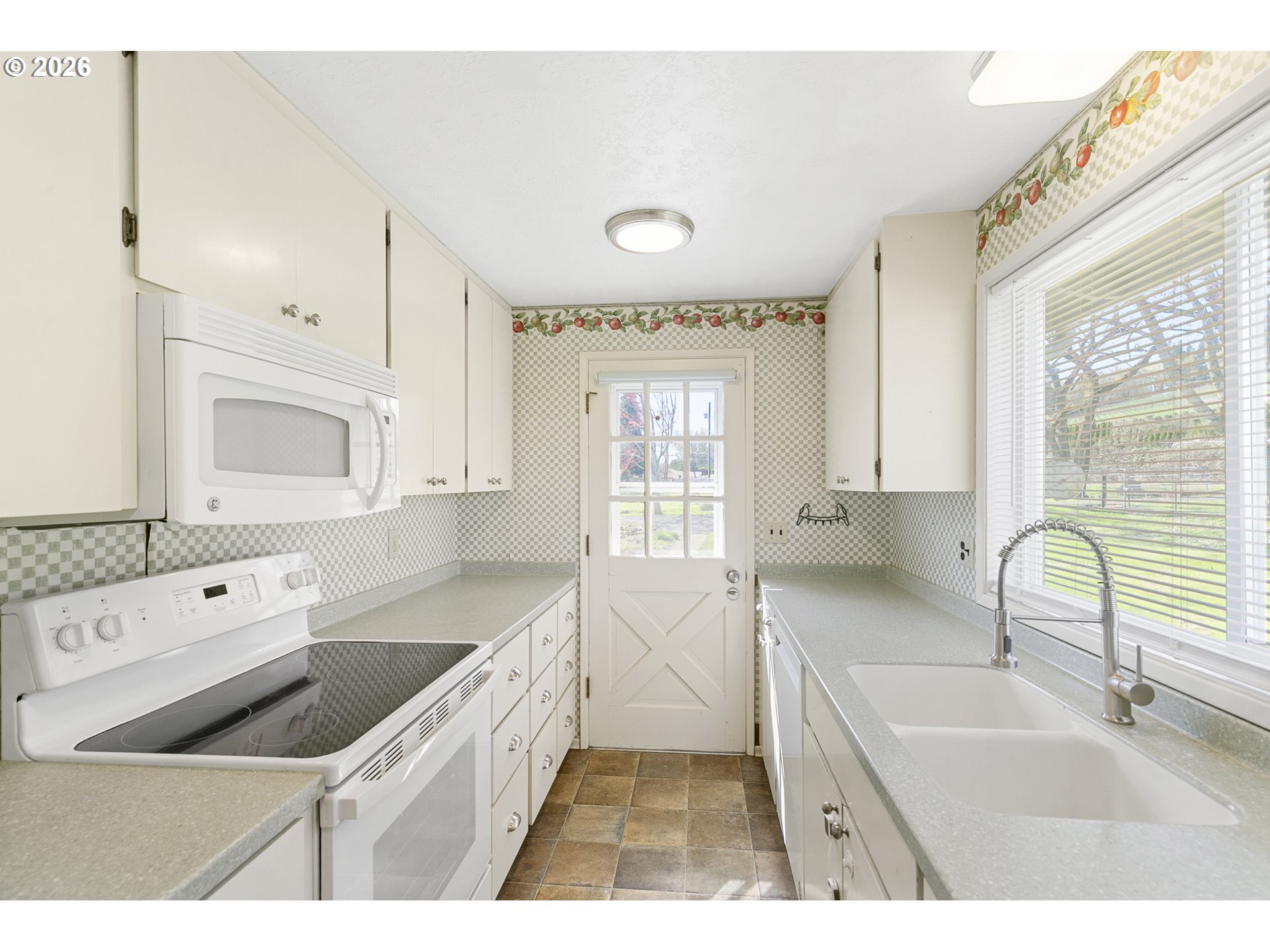 10418 Champoeg Road Northeast Aurora, OR 97002 - Photo 6 of 44